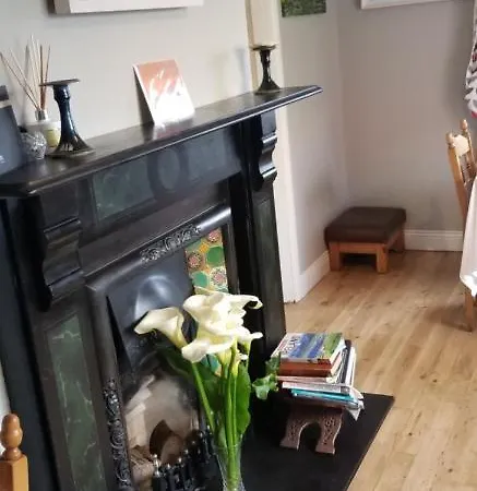 Baywatch بيت ضيافة دينغل